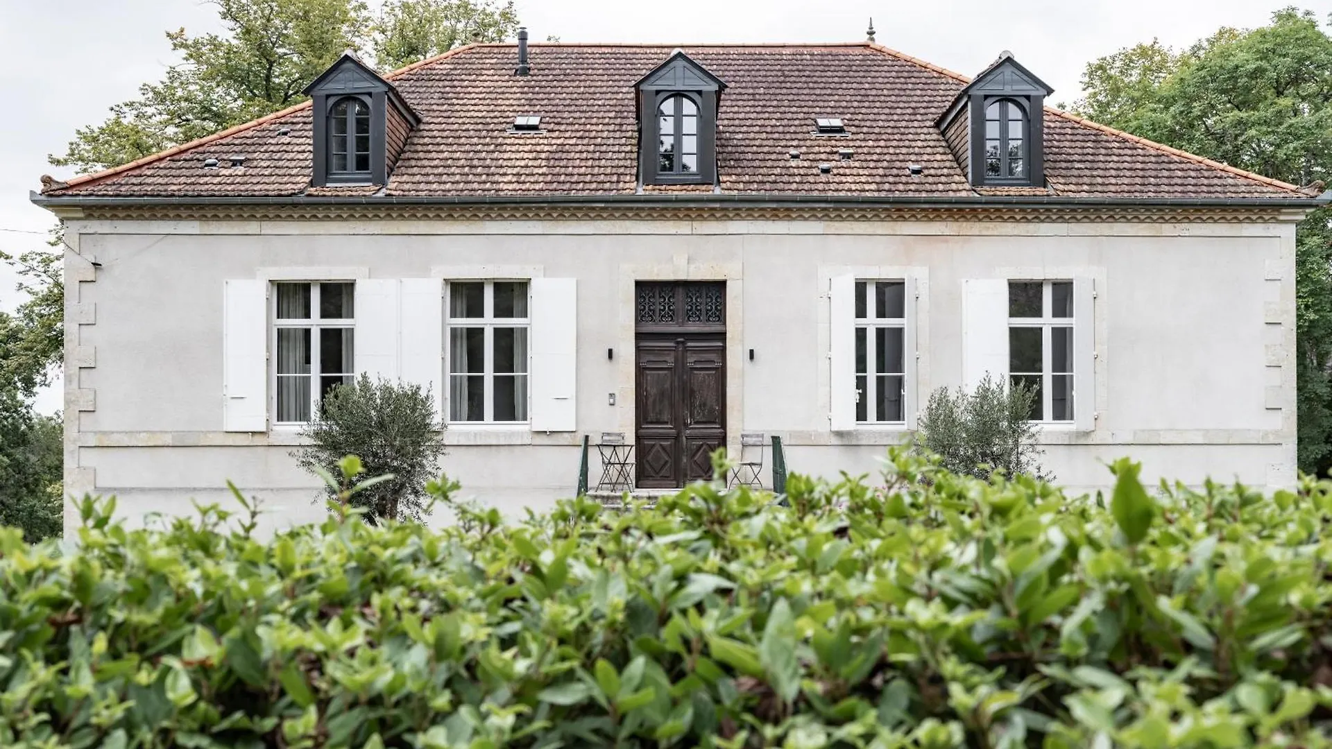 La Grande Maurague Bed and Breakfast Condom